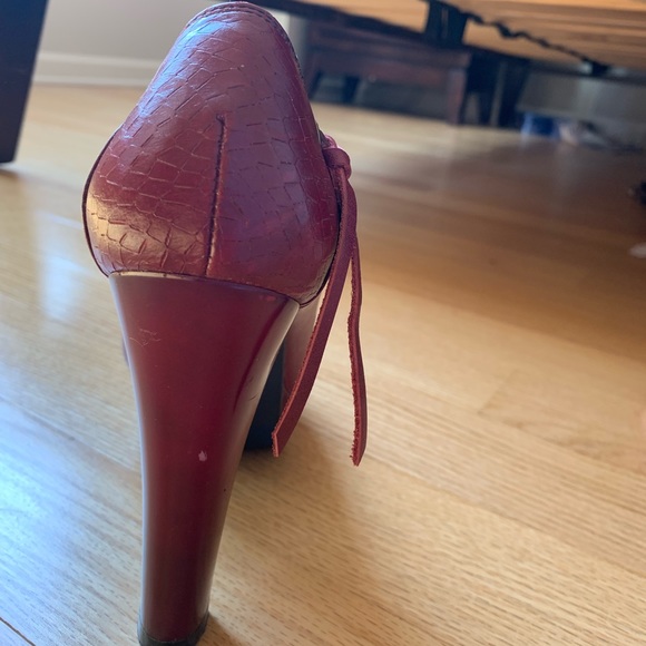 They are new burgundy shoes, never worn! - Picture 2 of 5